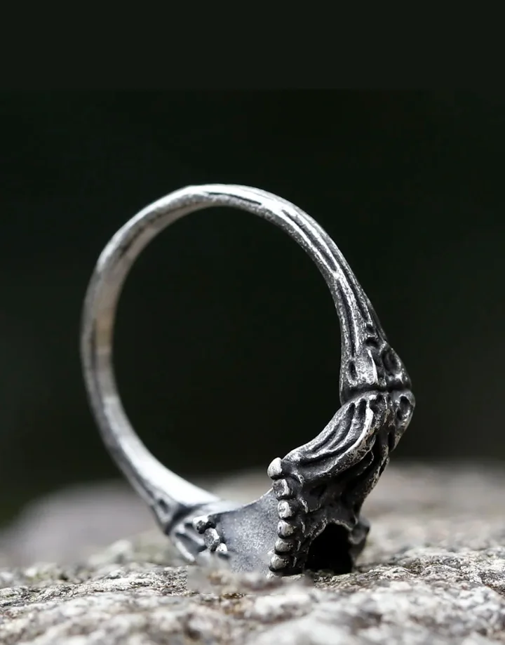 Tech skull deals ring